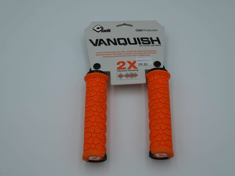Gripy Odi Vanquish V2.1 w kolorze pomarańczowym, widok od przodu
