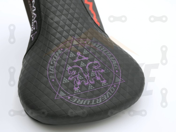 Siodło Chromag Overture,kolor fioletowy przybliżenie na motyw