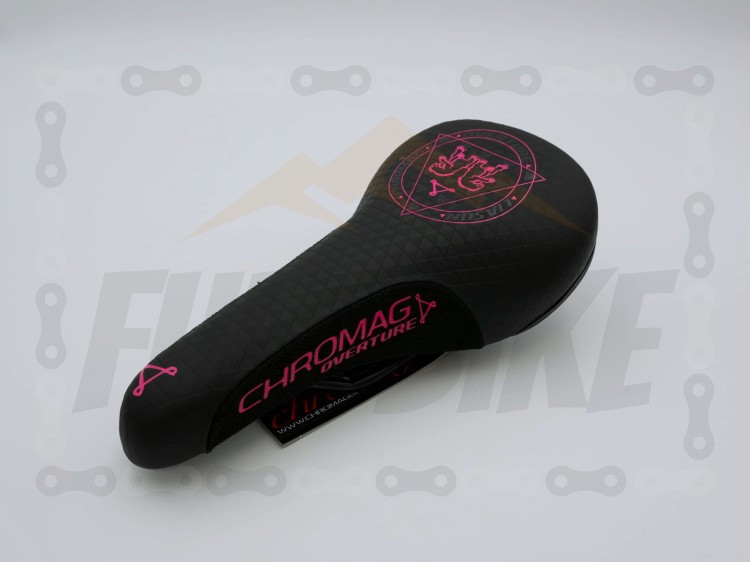 Siodło Chromag Overture,kolor rożowy widok po skosie