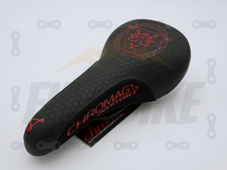 Siodło Chromag Overture,kolor czerwony widok po skosie