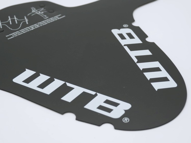 Błotnik wtb przybliżenie na napisy