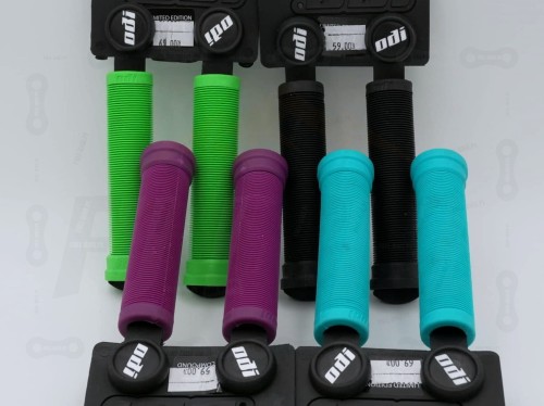 Gripy ODI Soft Longneck SL w kolorze czarnym, zielonym, niebieskim, fioletowym