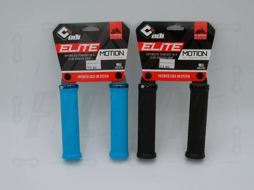 Gripy ODI EliteMotion V2.1 w kolorze czarnym oraz niebieskim. Widać etykietę produktu. Zdjęcie od przodu.