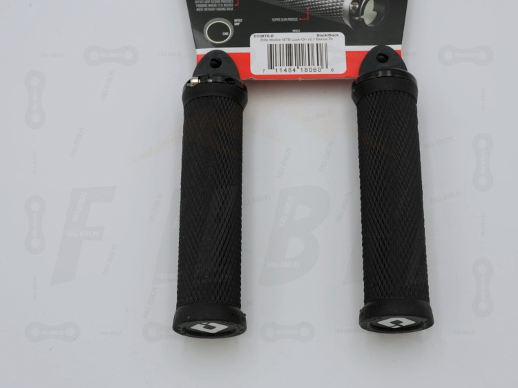 Gripy ODI EliteMotion V2.1 w kolorze czarnym. Widać etykietę produktu. Zdjęcie od tyłu. Zbliżenie na bieżnik