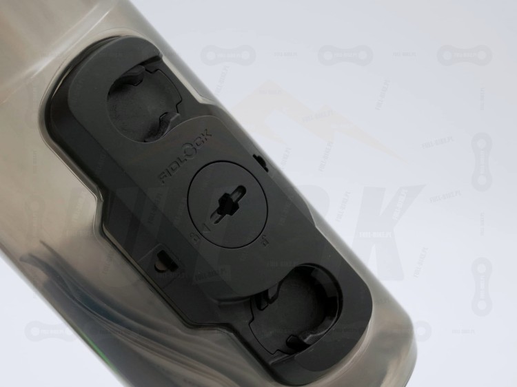 Bidon Magnetyczny XLC Twist Bottle o pojemności 600Ml zbliżenie na mocowanie fid lock