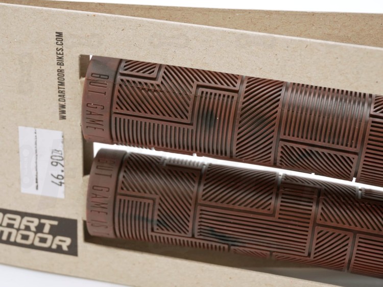 Gripy Dartmoor Block w kolorze brązowym zbliżenie na bieżnik