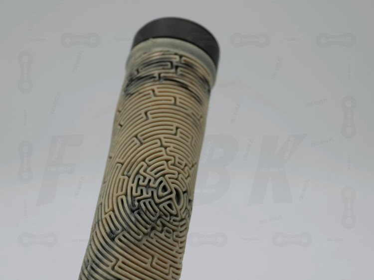 Gripy Dartmoor Maze piaskowe zbliżenie na bieżnik