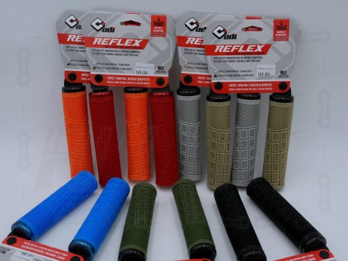 Gripy Odi Reflex V2.1 XL kolor czarny, czerwony, niebieski, piaskowy, pomarańczowy, szary, zielony widok od boku