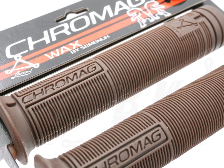 Gripy Chromag Wax. Kolor brązowy. z etykietą zbliżenie na bieżnik