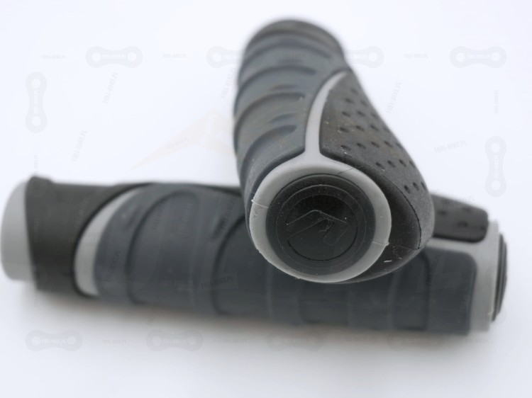 Gripy Accent Comfort 3D kolor czarny  zbliżenie na bar end