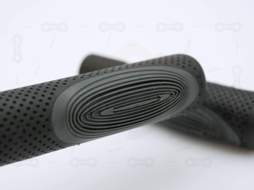 Gripy Accent Galaxy 2D kolor czarny z szarymi dodatkami zbliżenie na motyw