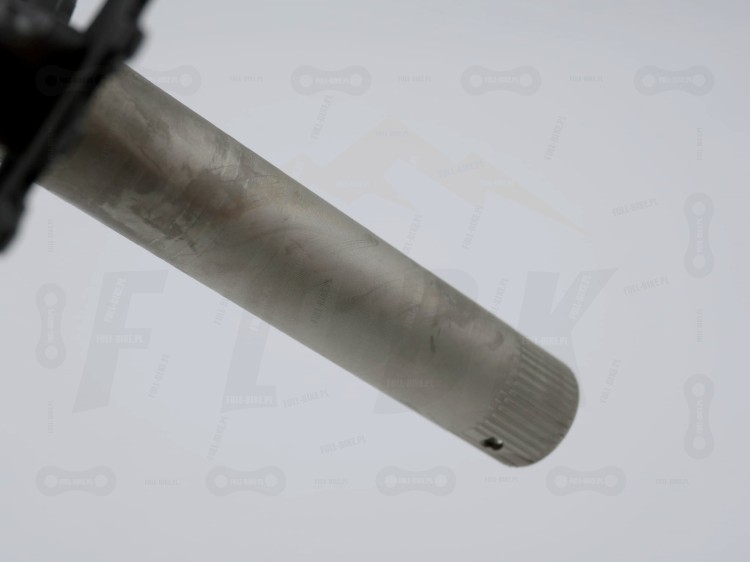 Mechanizm Korbowy Shimano DEORE FC-M5100-1  zbliżenie na ośkę