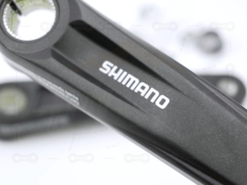 Mechanizm Korbowy Shimano FC-E8000 zbliżenie na napisz shimano