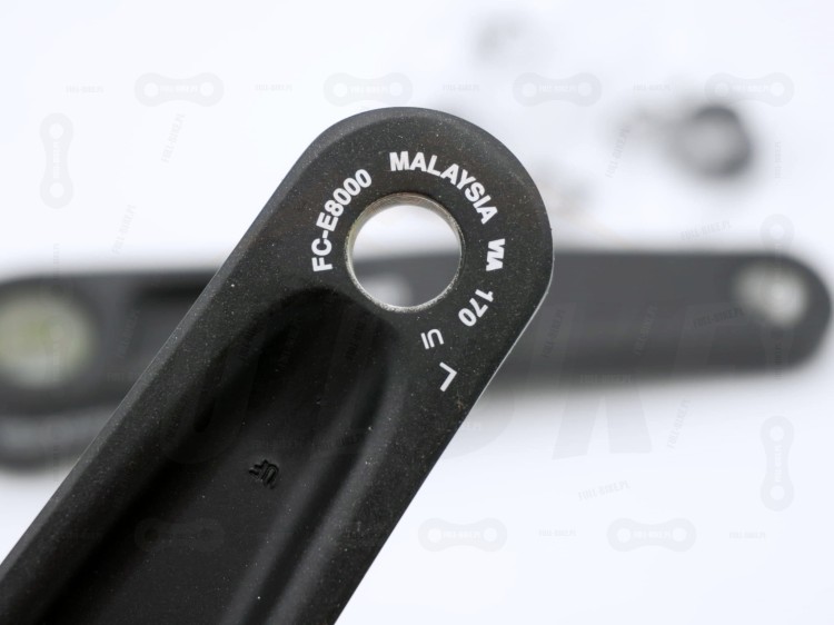 Mechanizm Korbowy Shimano FC-E8000 zbliżenie na gniazdo mocowania pedała