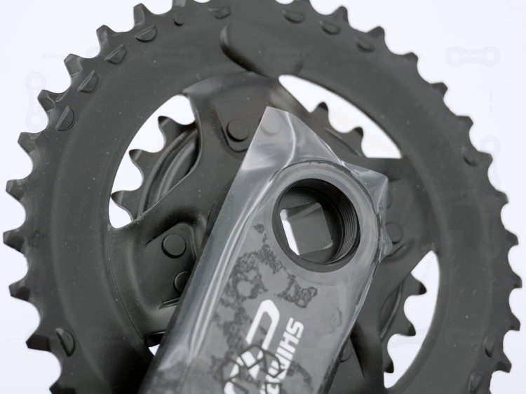 Mechanizm Korbowy Shimano Cues FC-U4000-2B zbliżenie na zębatkę