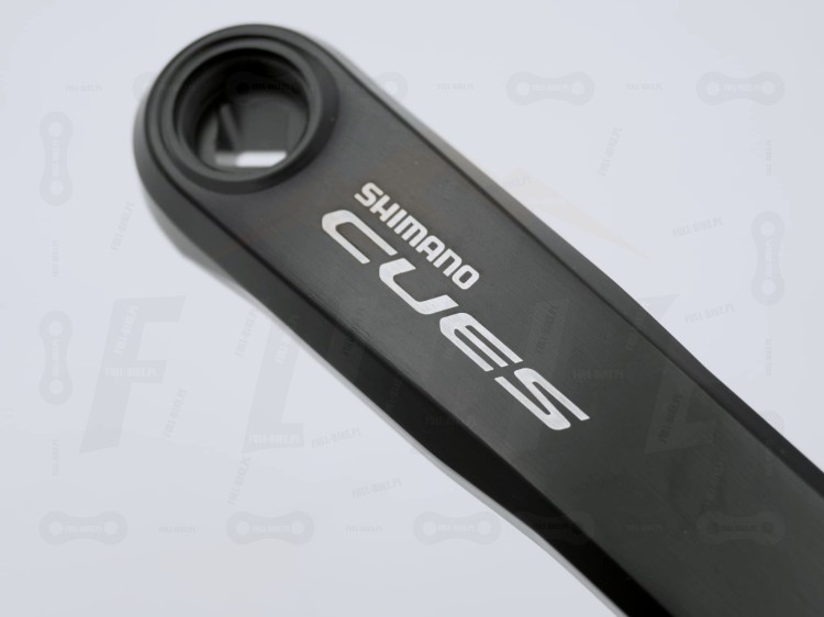 Mechanizm Korbowy Shimano Cues FC-U4000-2B zbliżenie na napis shimano cues