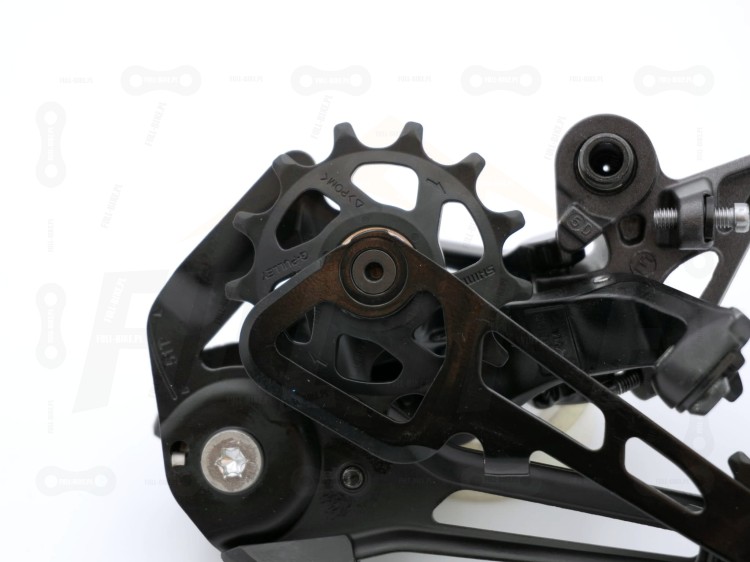 Przerzutka Shimano Deore XT RD-M8100-SGS 12S zbliżenie na górne kółeczko