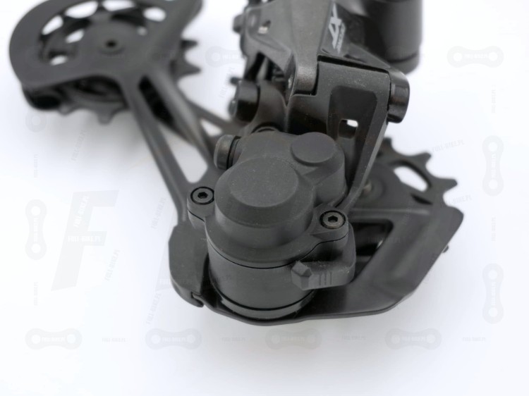 Przerzutka Shimano Deore XT RD-M8100-SGS 12S zbliżenie na sprzęgło napinające