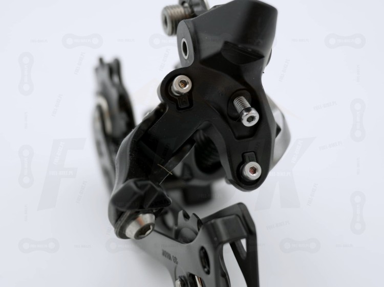 Przerzutka Shimano SLX RD-M7000-11-GS 11S zbliżenie na śruby regulacyjne