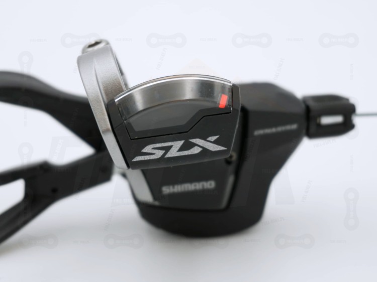 Manetka Shimano SLX 11S SL-M7000-11-R zbliżenie na wyświetlacz
