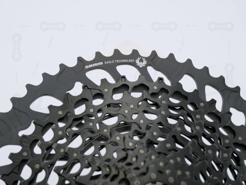 Kaseta Sram Eagle GX XG1275 10/52 zbliżenie na zębatki
