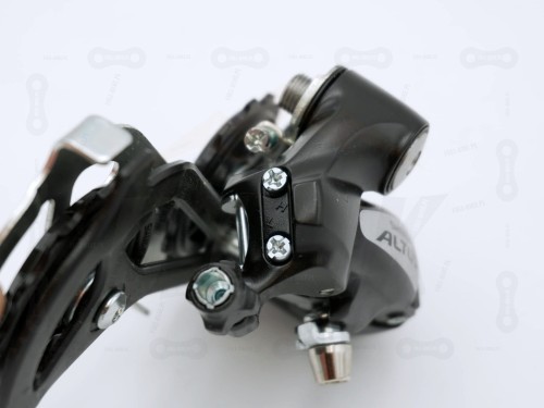 Przerzutka Shimano ALTUS RD-M310 7/8S zbliżenie na śruby regulacyjne