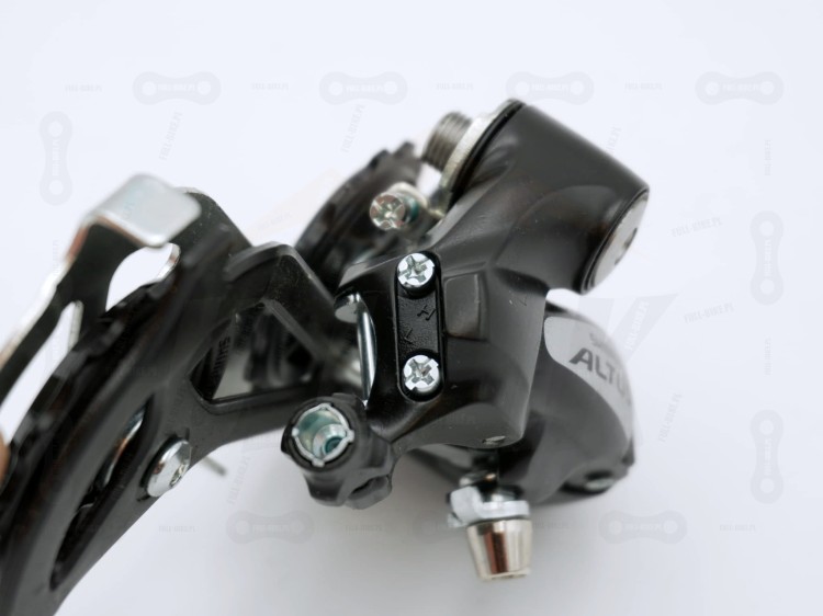 Przerzutka Shimano ALTUS RD-M310 7/8S zbliżenie na śruby regulacyjne