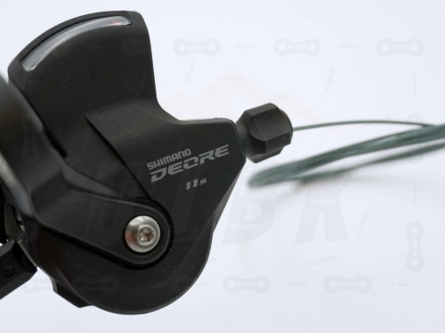 Manetka Shimano Deore SL-M5100 11S zbliżenie na napis