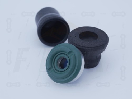 Zestaw serwisowy do dampera sprężynowego Ohlins TTX22m zbliżenie na seal head, odbojnik oraz bleader