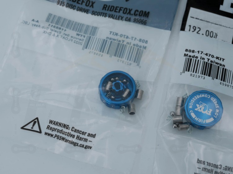 Pokrętło kompresji. LSC upgrade kit do dampera FOX DHX oraz DHX FLOAT X. Zbliżenie na elementy zestawu
