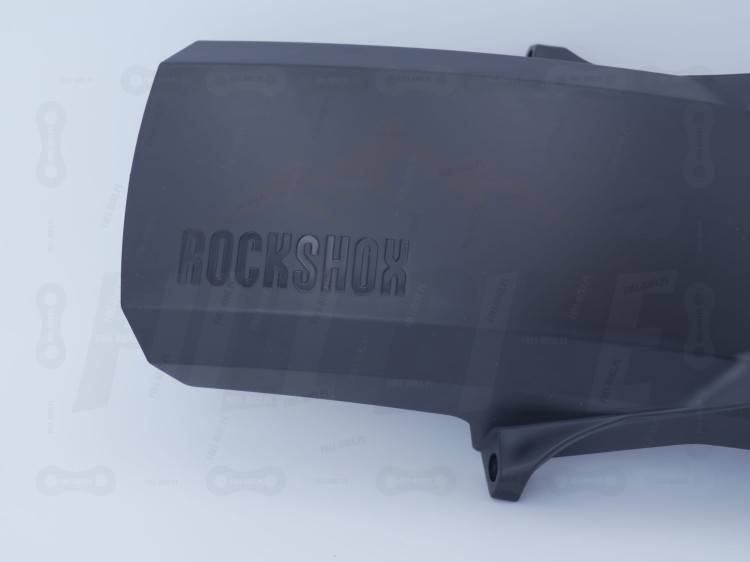 Błotnik Do amortyzatora Rock Shox Boxxer zbliżenie na napis rock shox