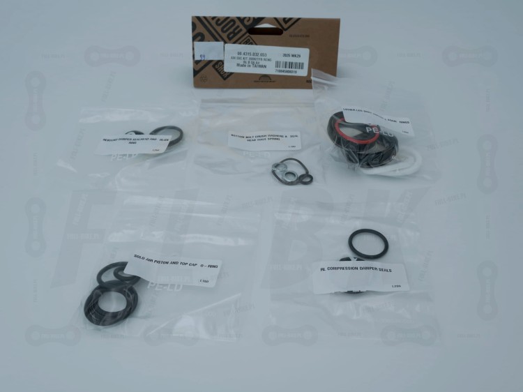 Uszczelki do amortyzatora Rock Shox Gold RL A4 oraz Rock SHoxSektor RL C1. W opakowaniu