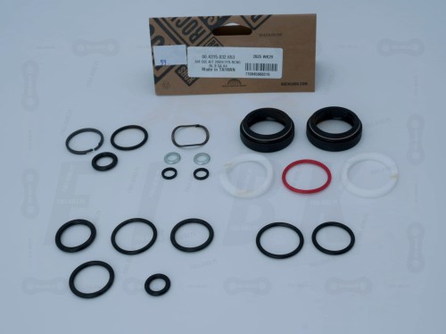 Uszczelki do amortyzatora Rock Shox Gold RL A4 oraz Rock SHoxSektor RL C1. Na tle etykiety