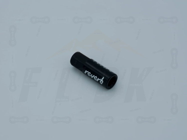 Końcówka Przewodu do sztycy Rock Shox Reverb zbliżenie na nakrętkę