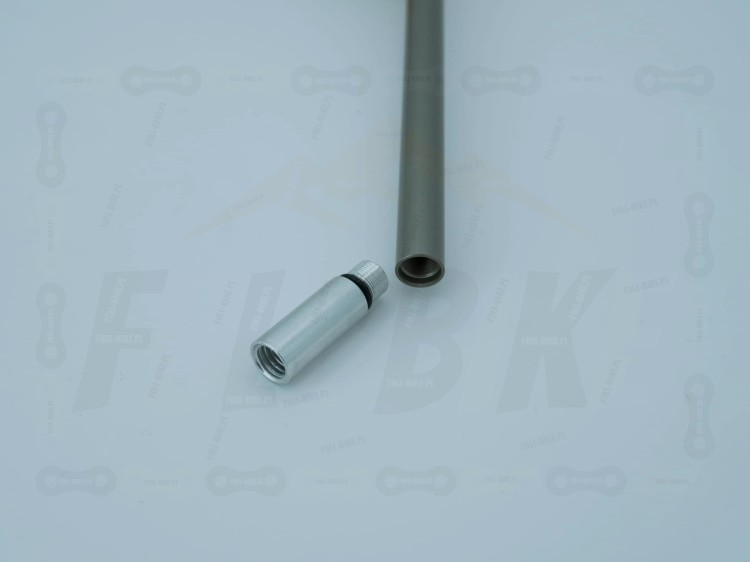 Shaft Debon Air+ do amortyzatora Rock Shox Zeb zbliżenie na nakrętkę