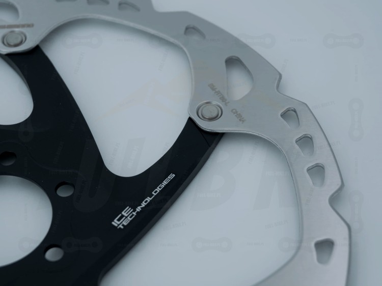 Tarcza hamulcowa Shimano SM-RT86 Shimano Deore XT, rozmiar 203mm zbliżenie na napis ice technology