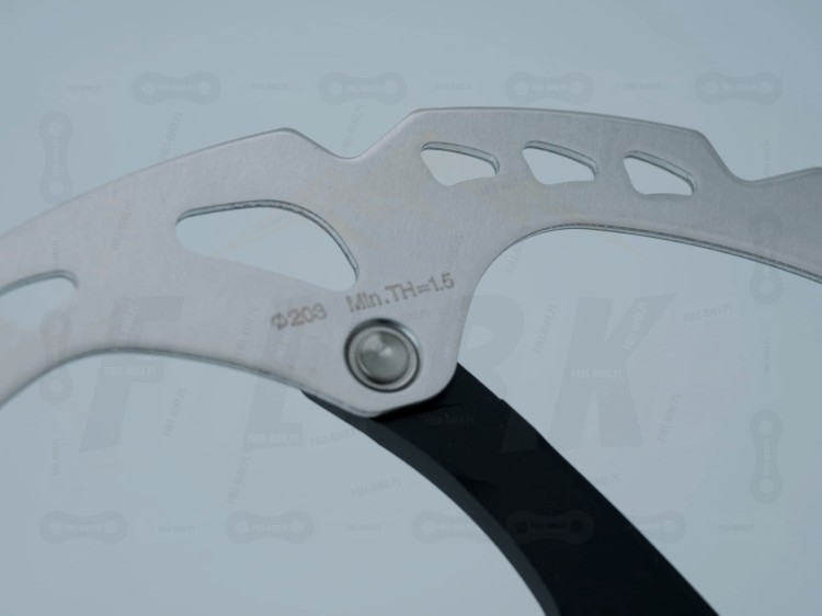 Tarcza hamulcowa Shimano SM-RT86 Shimano Deore XT, rozmiar 203mm zbliżenie na element hamujący