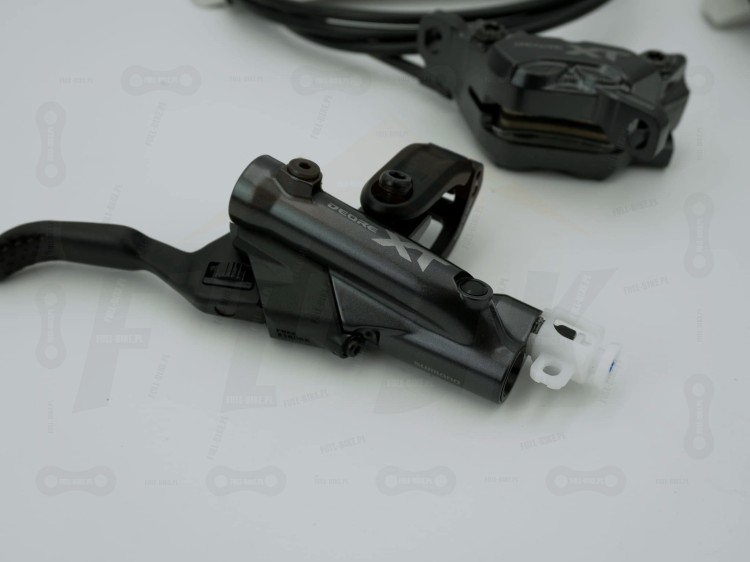 Hamulec hydrauliczny przedni tarczowy Shimano Deore XT Br-M8220 zbliżenie na klamke