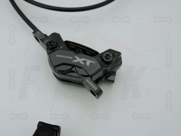 Hamulec hydrauliczny przedni tarczowy Shimano Deore XT Br-M8220 zbliżenie na zacisk