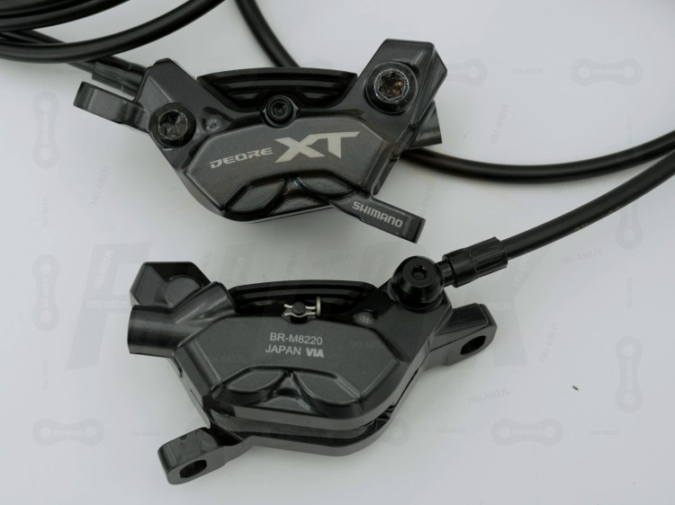 Hamulce hydrauliczne tarczowe Shimano Deore XT M8220, zbliżenie na zaciski