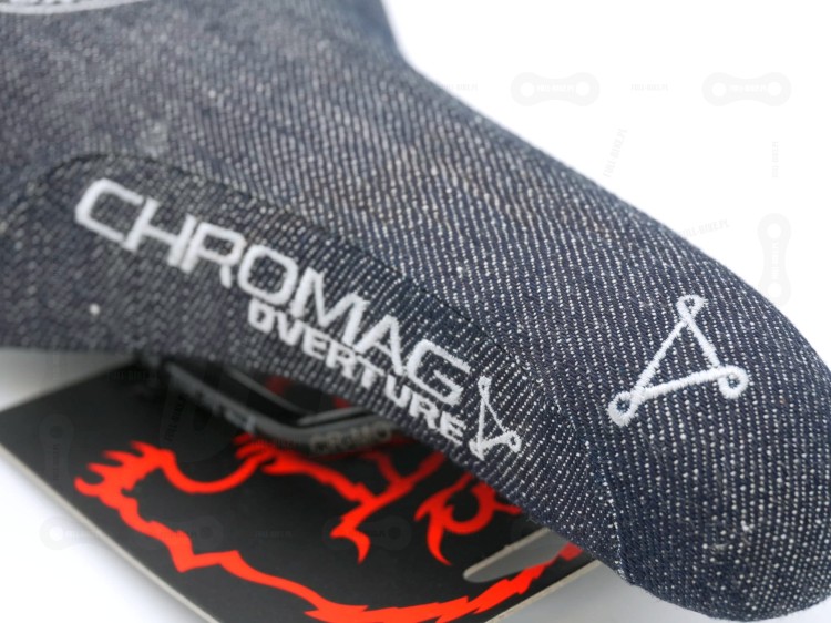 Siodło Chromag Overture w wersji Limitowanej LTD. Wersja Denim (jeansowy). Zbliżenie na przód siodełka