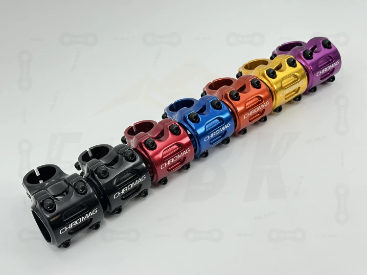 Mostek Chromag HiFI 35 o długości 35 oraz 50mm w kolorze czarnym, czerwonym, niebieskim, pomarańczowym, złotym, fioletowym. Ułożone obok siebie. widok od przodu.