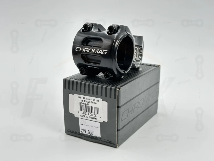Mostek Chromag HiFi 35 o długości 50mm w kolorze czerwonym. Na tle oryginalnego opakowania.