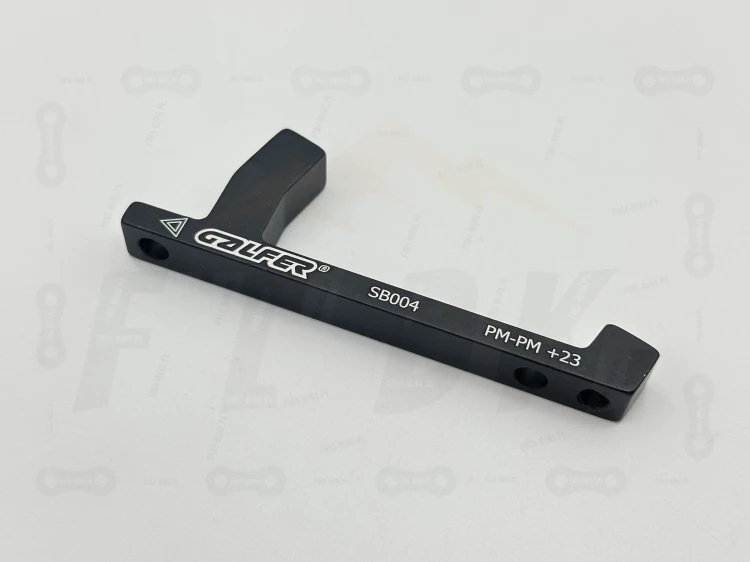 Adapter hamulca Galfer SB004W w rozmiarze +23mm. Widok na oznaczenie producenta.