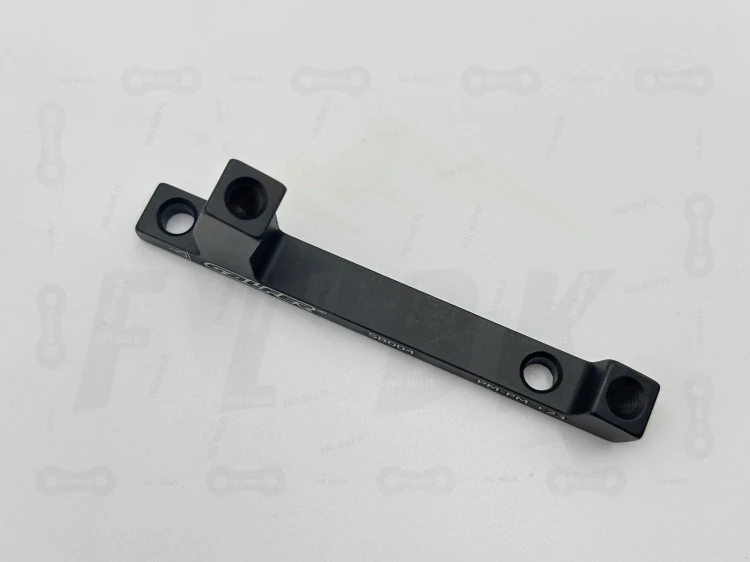 Adapter hamulca Galfer SB004W w rozmiarze +23mm. Widok na oznaczenie producenta.