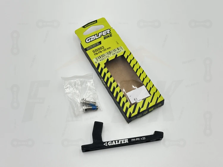 Adapter zaicsku hamulcowego Galfer SB002 +20mm. Na tle opakowania