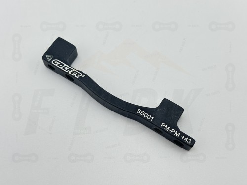Adapter zacisku hamulcowego Galfer SB001 +43mm. Zbliżenie na oznaczenie producenta