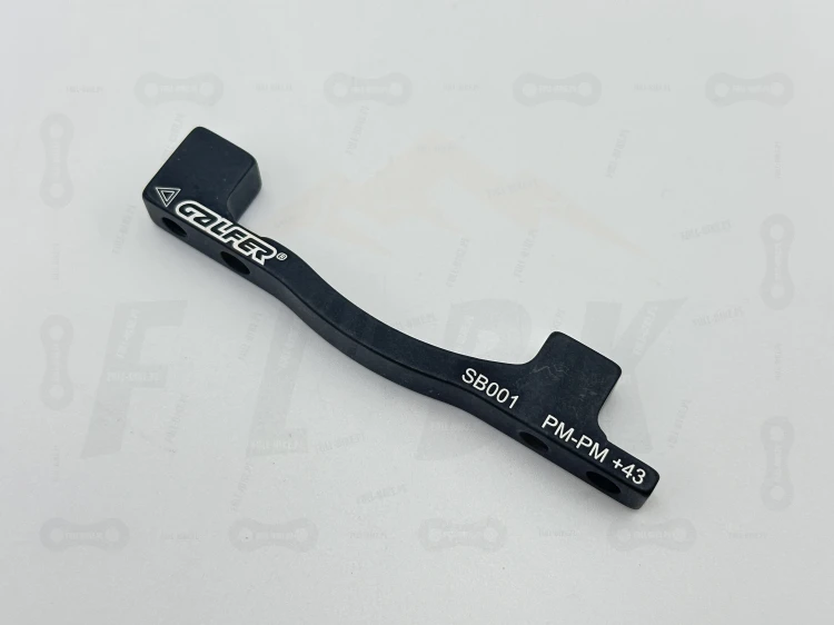 Adapter zacisku hamulcowego Galfer SB001 +43mm. Zbliżenie na oznaczenie producenta