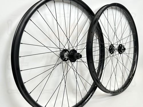 Komplet kół 27,5"+ obręcz dartmoor cruiser 27,5" piasty tanke th490 110x15 148x12