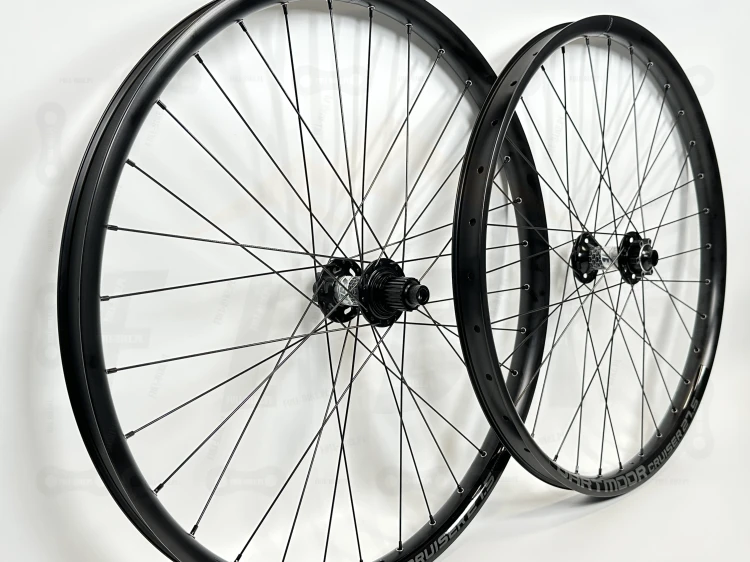 Komplet kół 27,5"+ obręcz dartmoor cruiser 27,5" piasty tanke th490 110x15 148x12